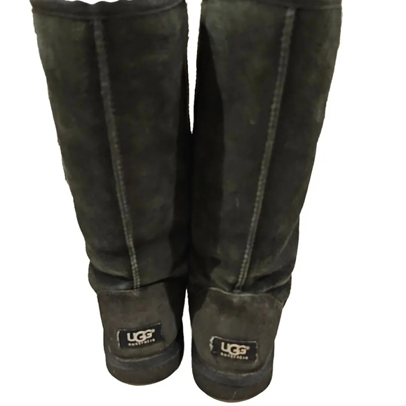 Ugg Tall classic boot - Picture 2 of 3